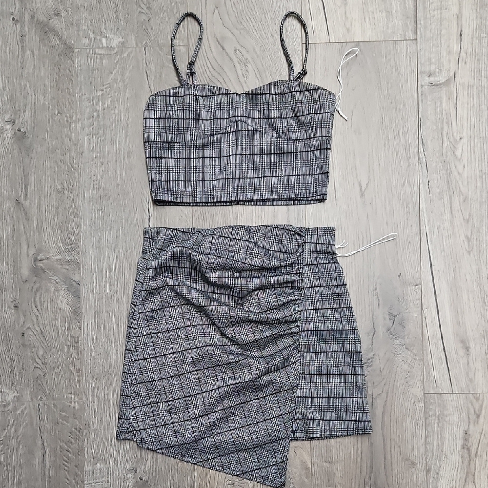 Stylish Gray Plaid Women's Skirt Set